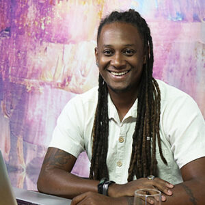 RELAÇÕES ÉTNICO-RACIAIS EM SALA   O AUDIOVISUAL NA APLICAÇÃO DAS LEIS  Com João Raphael Ramos dos Santos